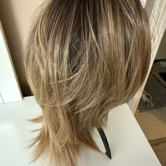 Chelsey Smith Tegan petite balayage coloring - Picture 2 of 4